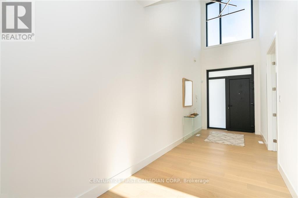 3533 Silverleaf Chase Property Photo 4