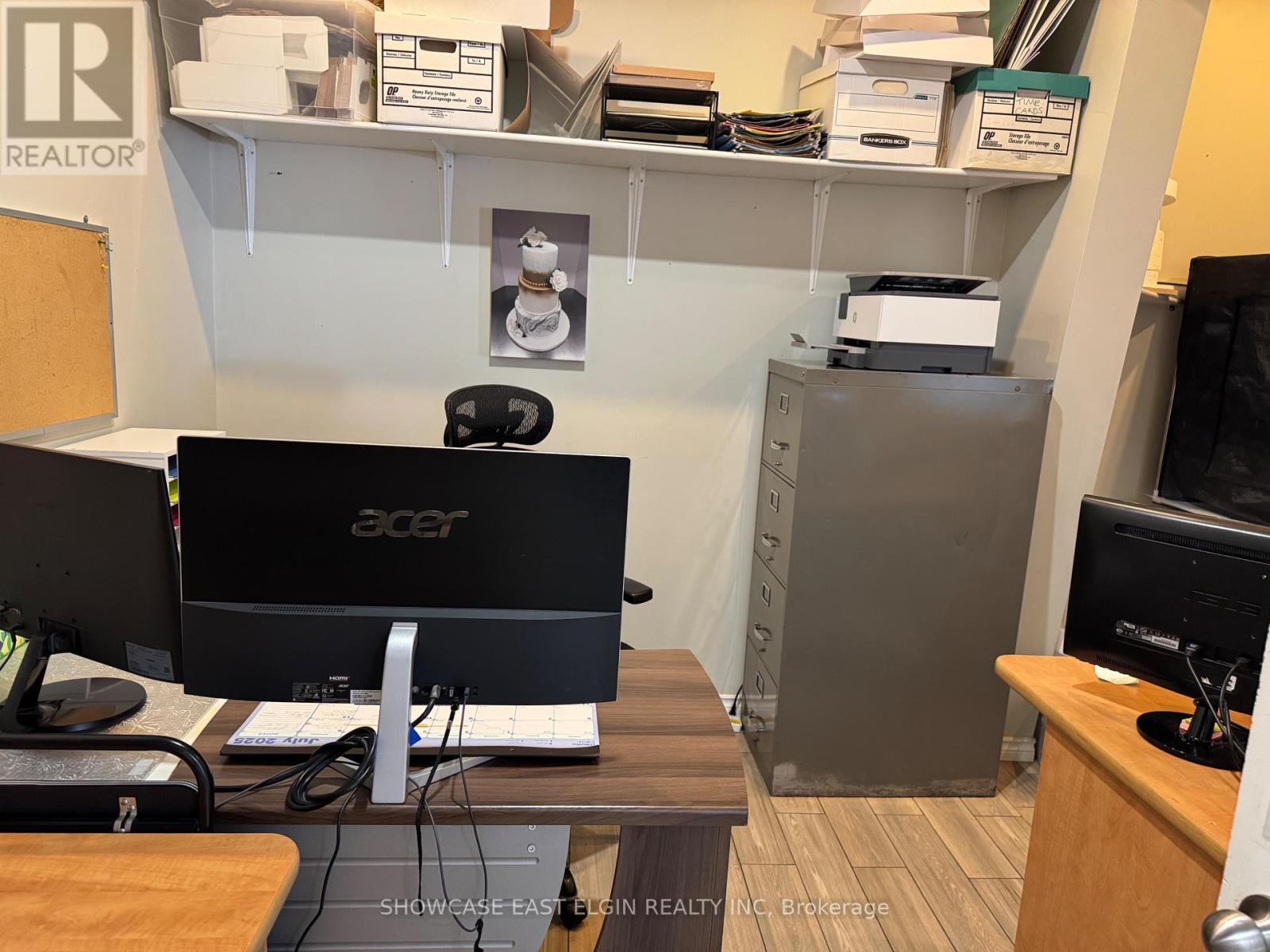 157 John Street N Property Photo 6