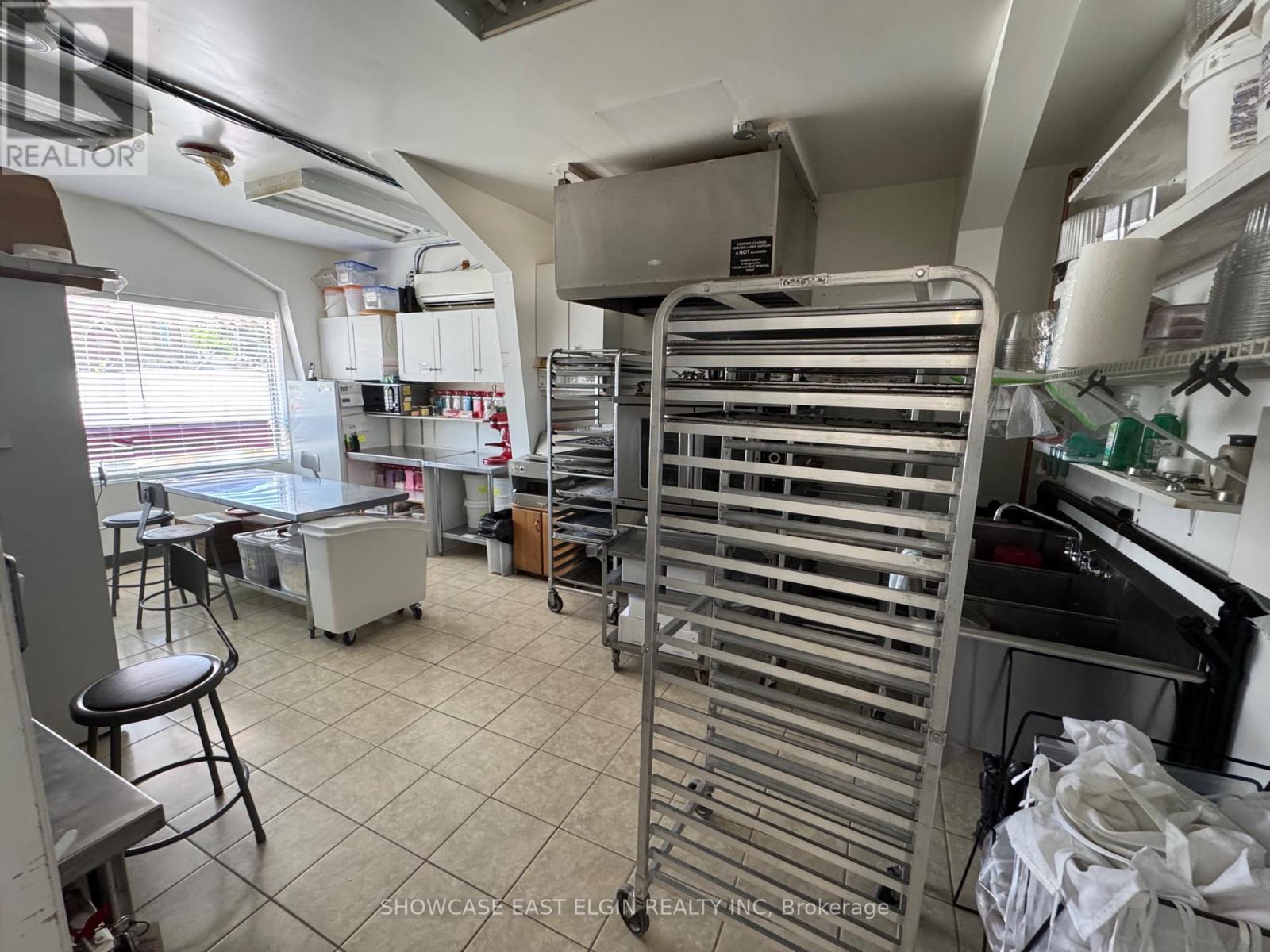 157 John Street N Property Photo 7