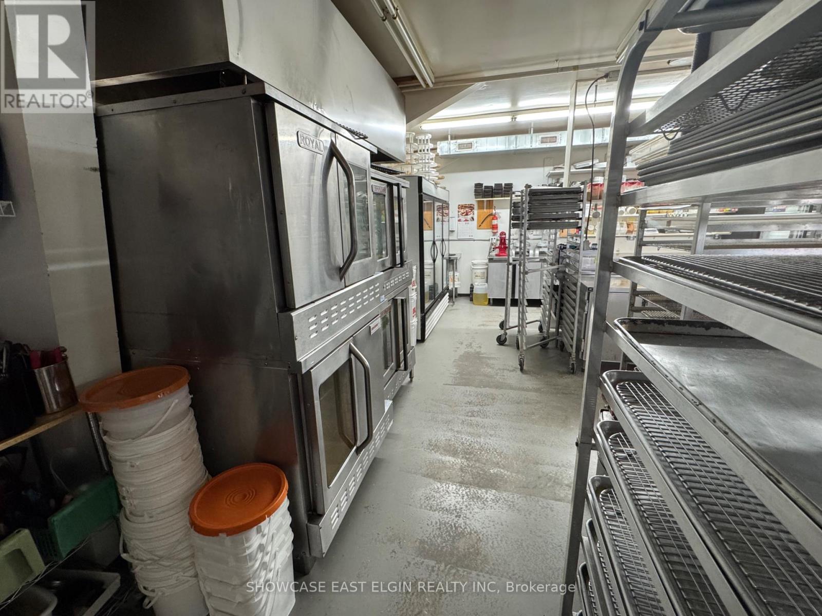 157 John Street N Property Photo 10