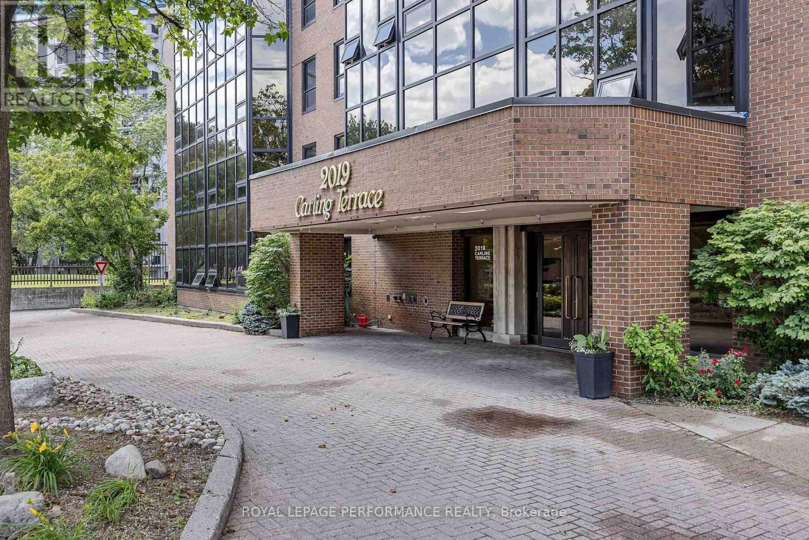 408 - 2019 Carling Avenue N Property Photo 4