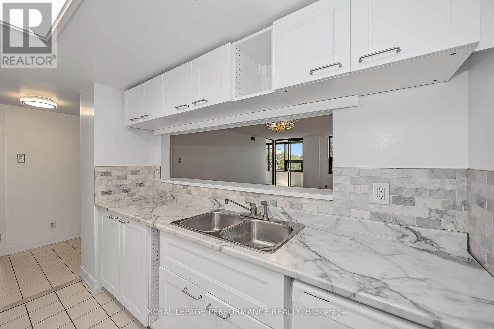 408 - 2019 Carling Avenue N Property Photo 15