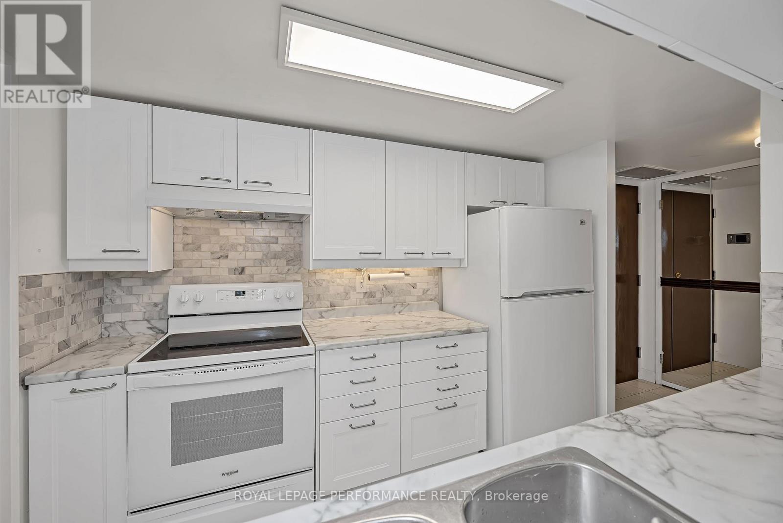 408 - 2019 Carling Avenue N Property Photo 17