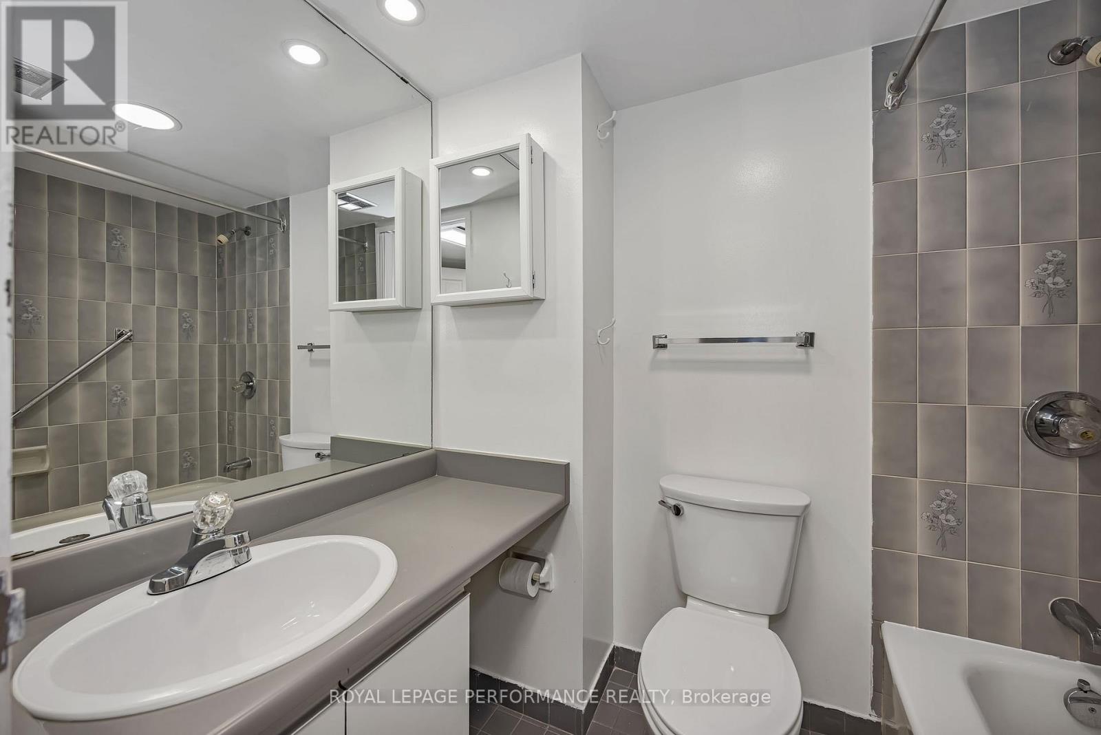 408 - 2019 Carling Avenue N Property Photo 28