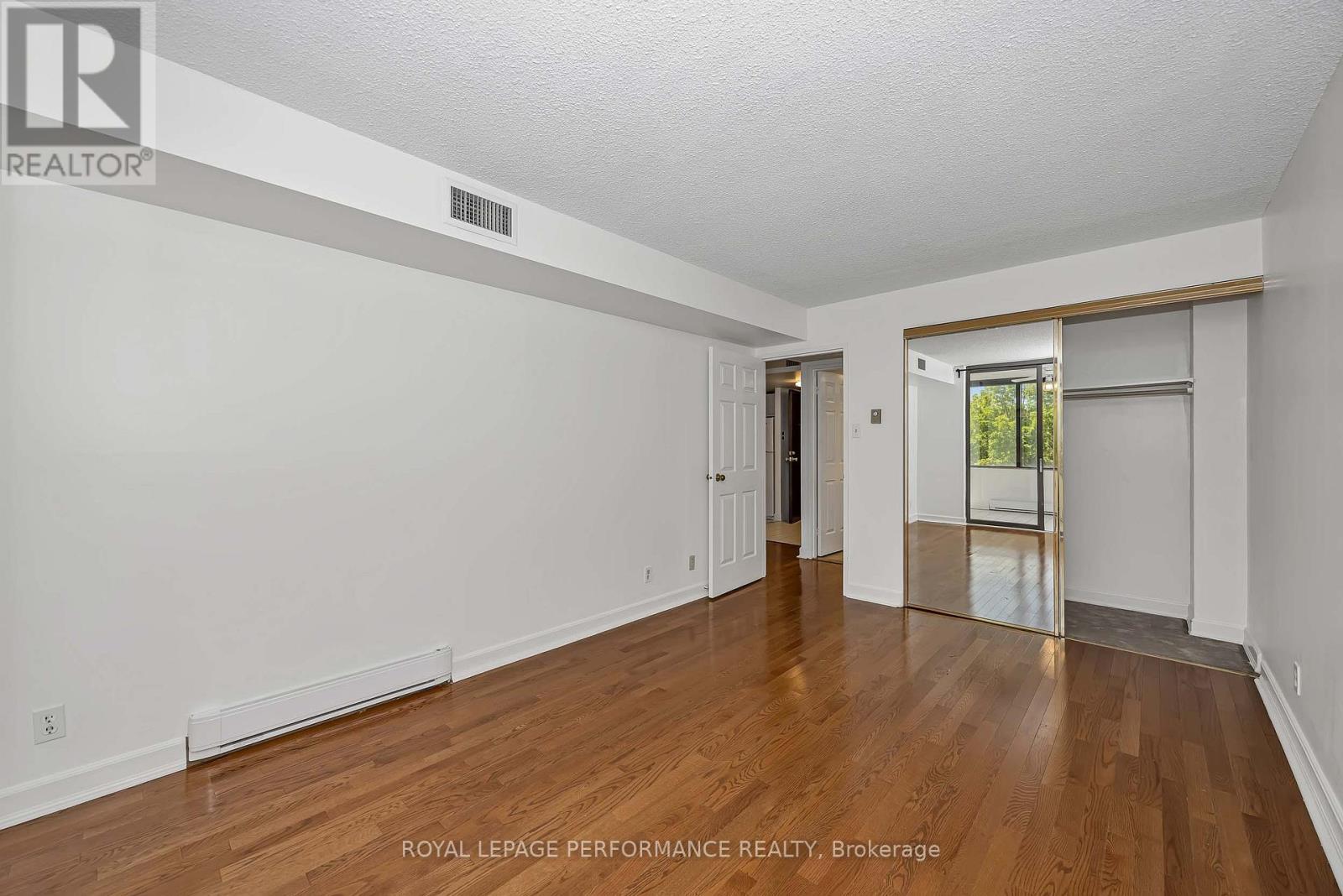 408 - 2019 Carling Avenue N Property Photo 31