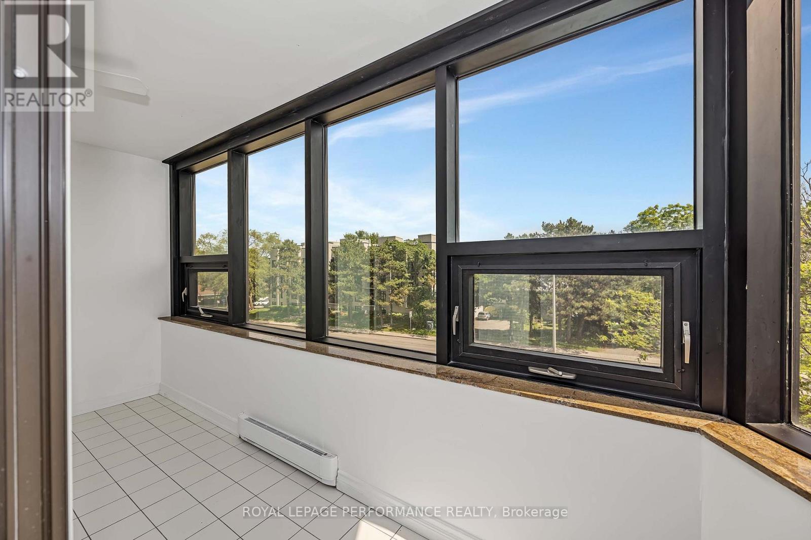 408 - 2019 Carling Avenue N Property Photo 34