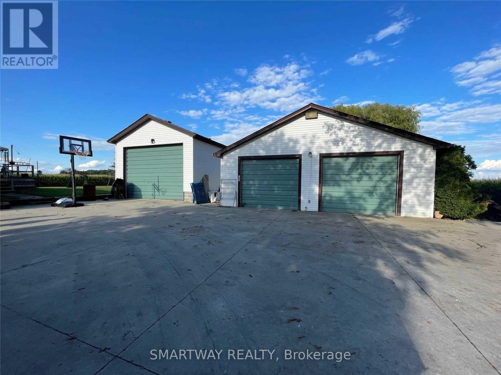 21436 Highbury Avenue N Property Photo 2