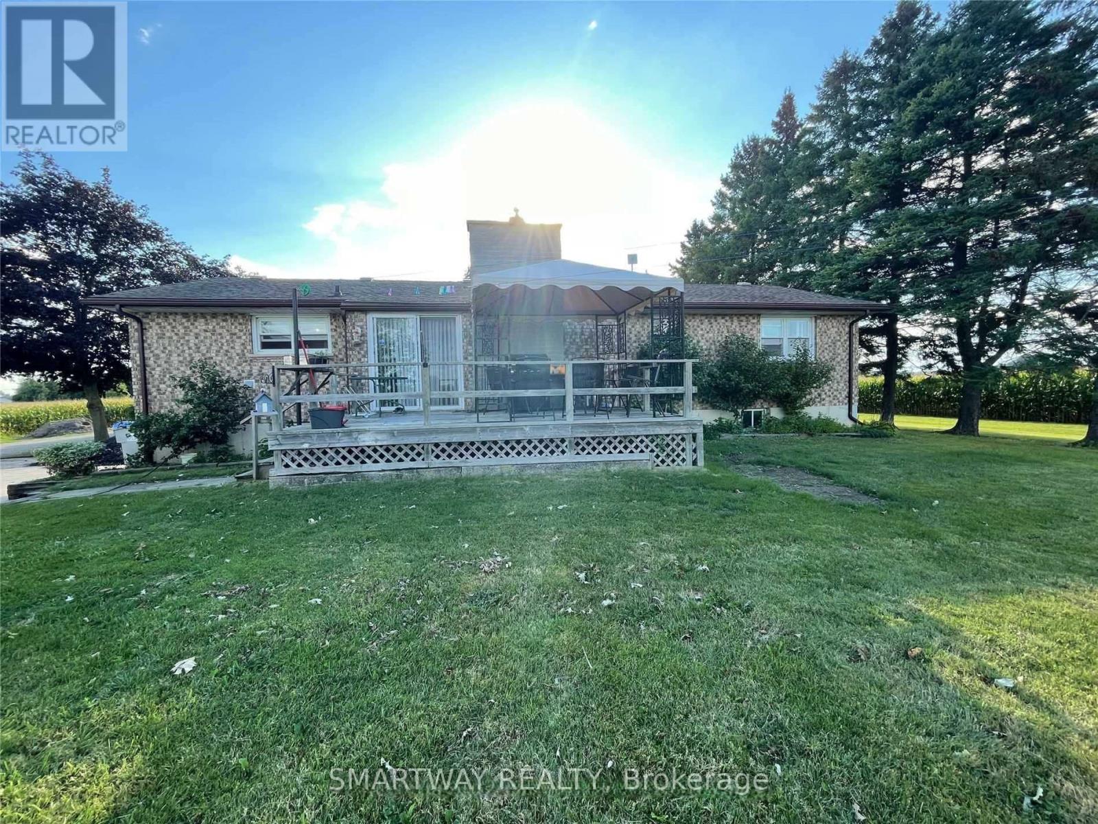 21436 Highbury Avenue N Property Photo 3
