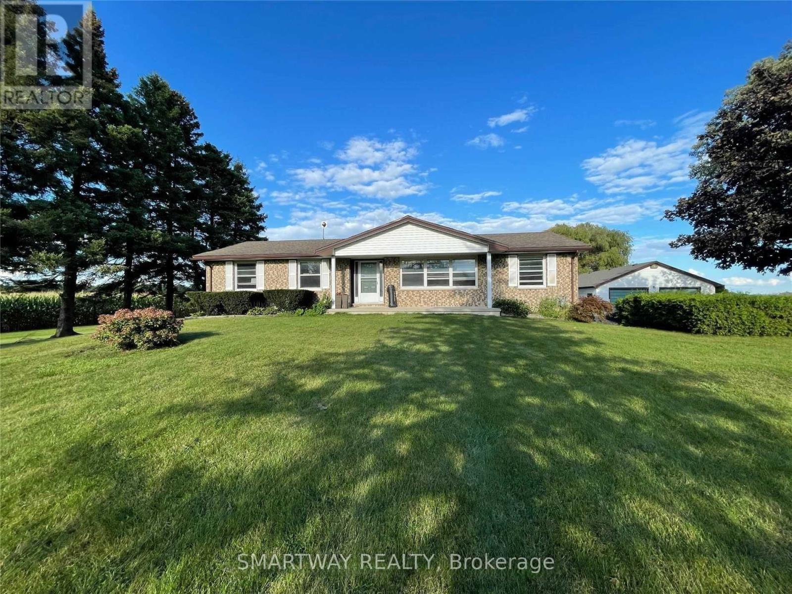 21436 Highbury Avenue N Property Photo 4
