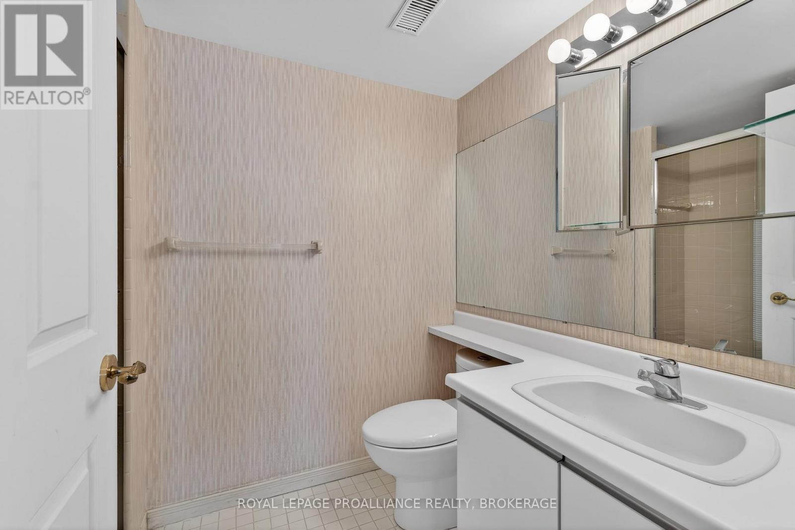 1006 - 257 Bath Road Property Photo 27