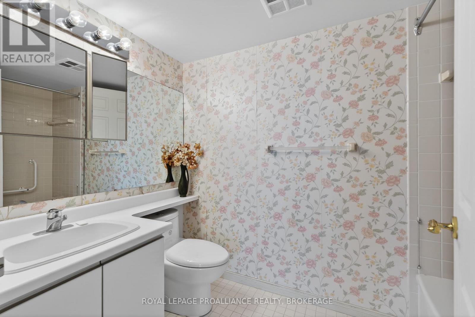 1006 - 257 Bath Road Property Photo 29