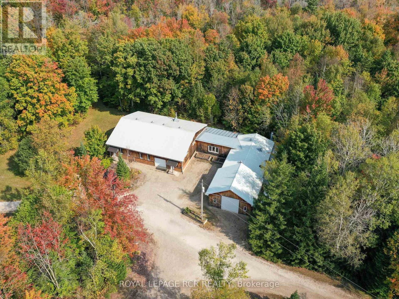 425457 25 Side Road Property Photo 1