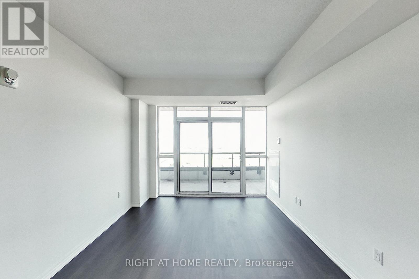 807 - 560 North Service Road Property Photo 6