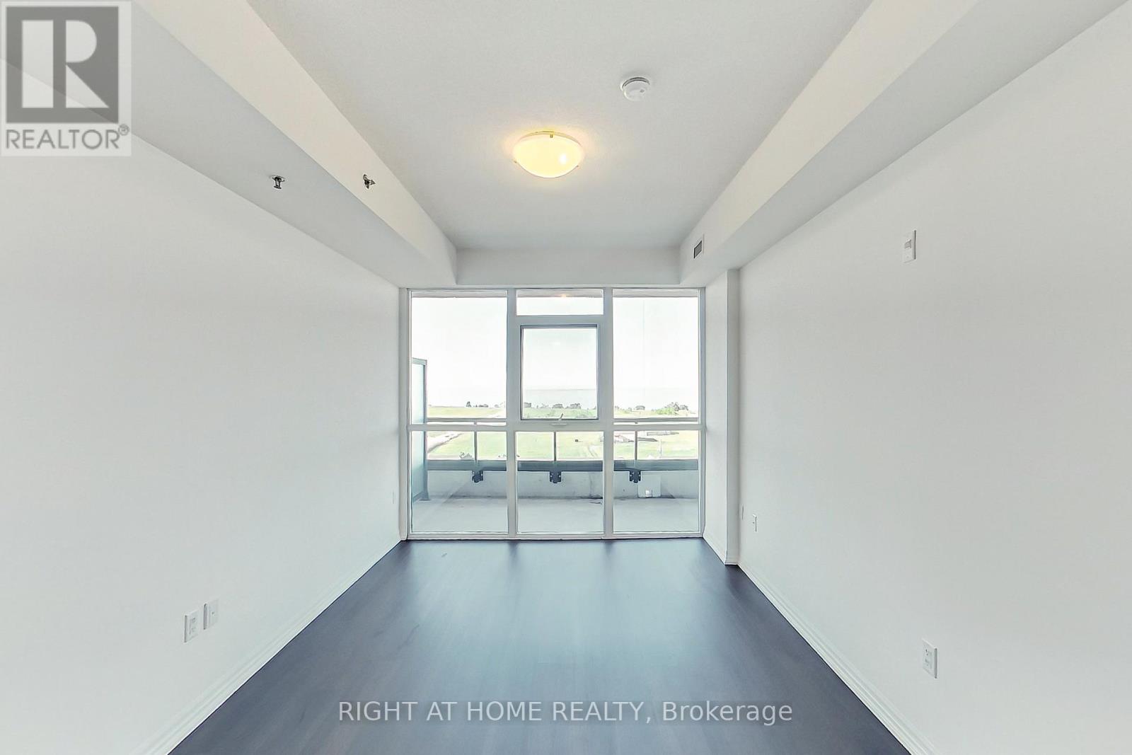 807 - 560 North Service Road Property Photo 9
