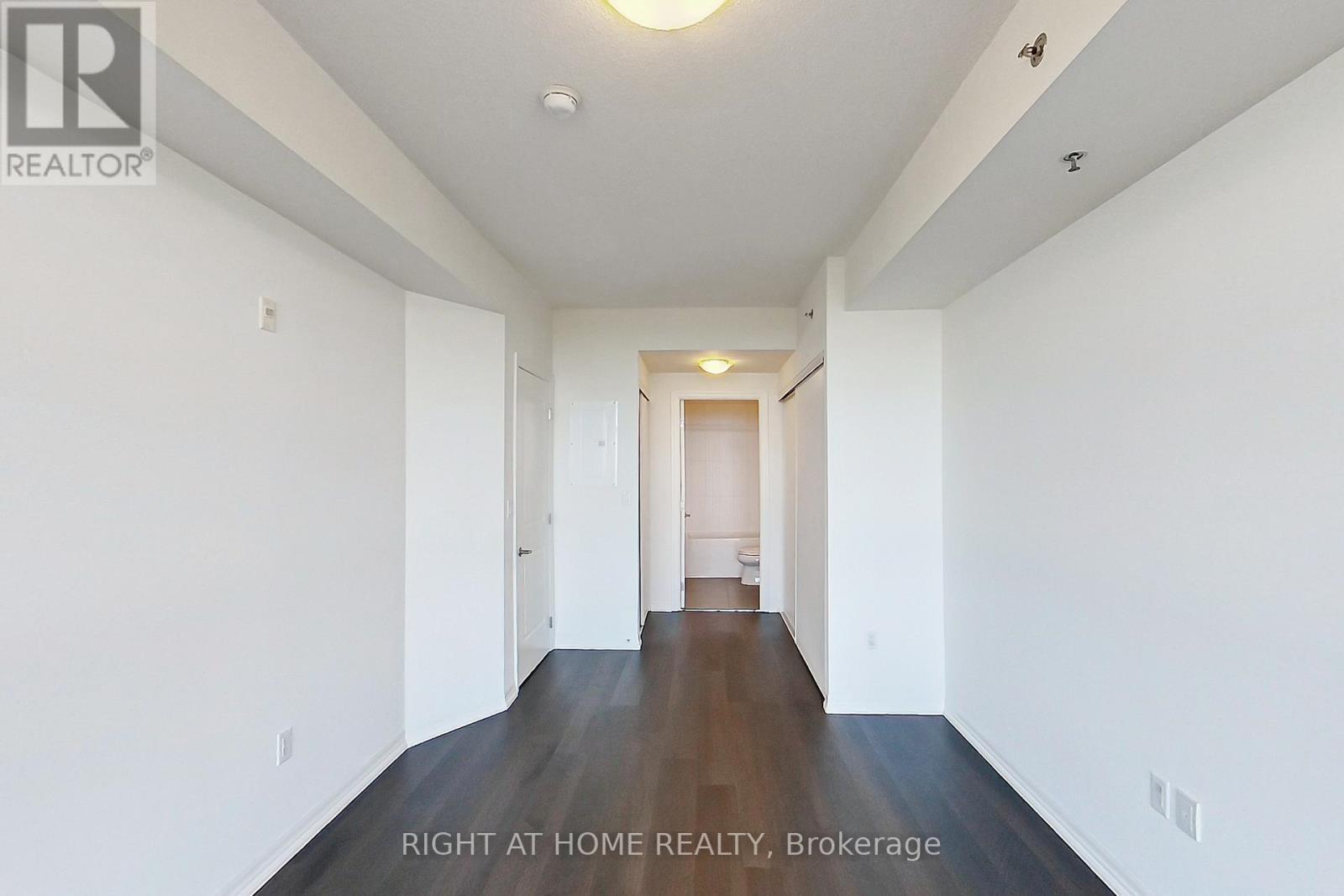 807 - 560 North Service Road Property Photo 10