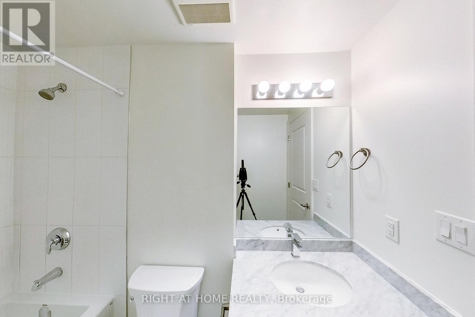 807 - 560 North Service Road Property Photo 13