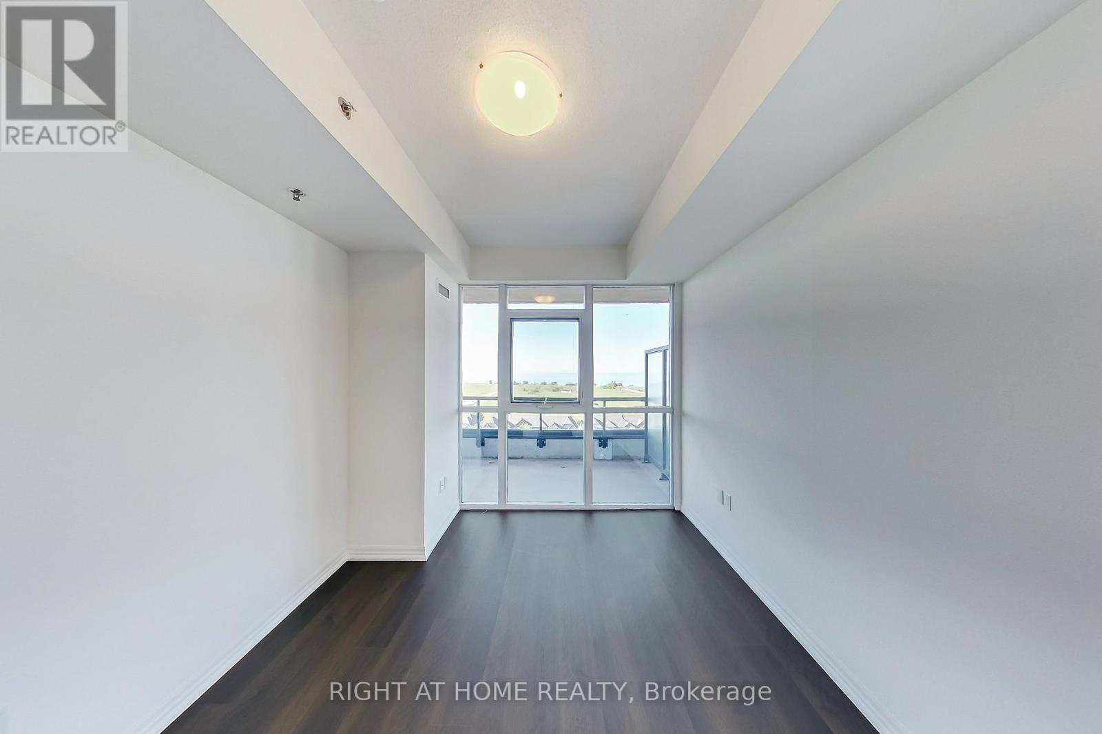 807 - 560 North Service Road Property Photo 15