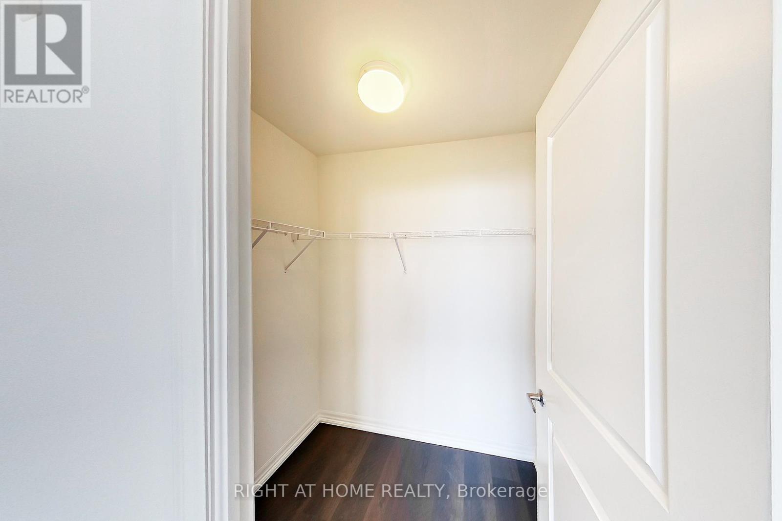 807 - 560 North Service Road Property Photo 17