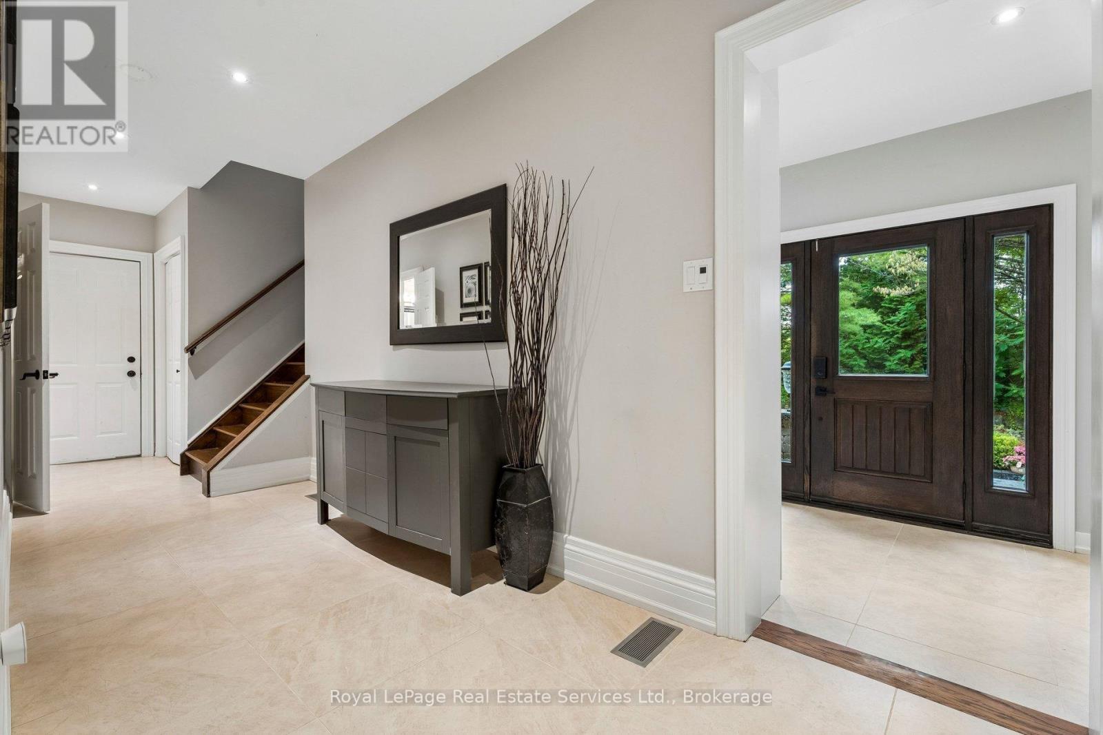 1 Stonebury Place Property Photo 8
