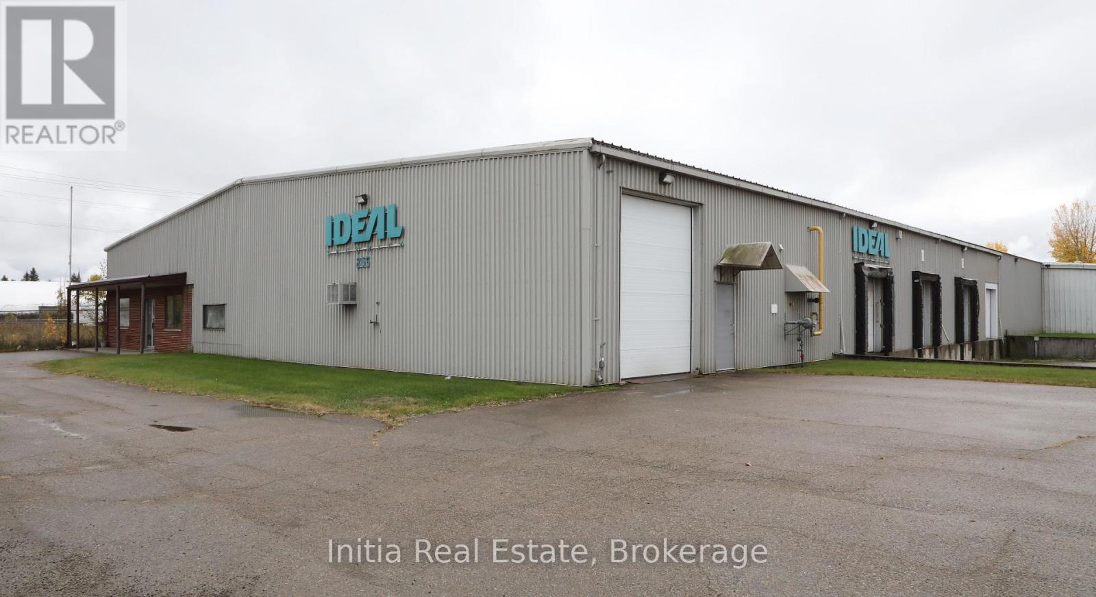 855 Edward Street Property Photo 7