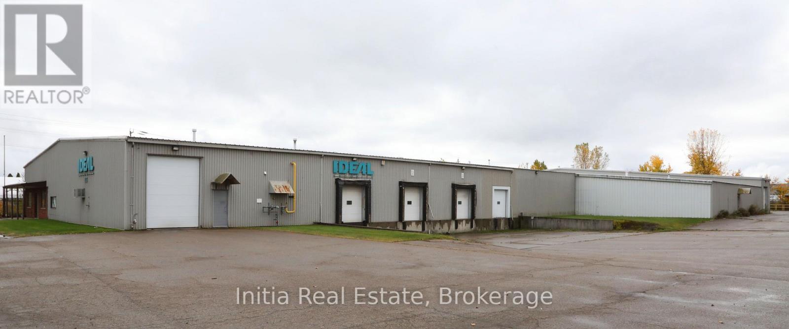 855 Edward Street Property Photo 11