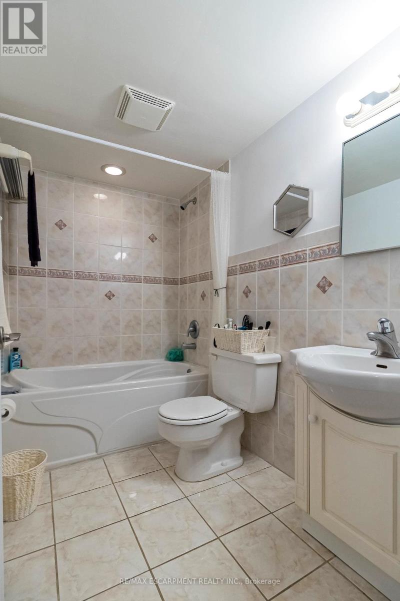 805 - 8 Woodman Drive S Property Photo 22