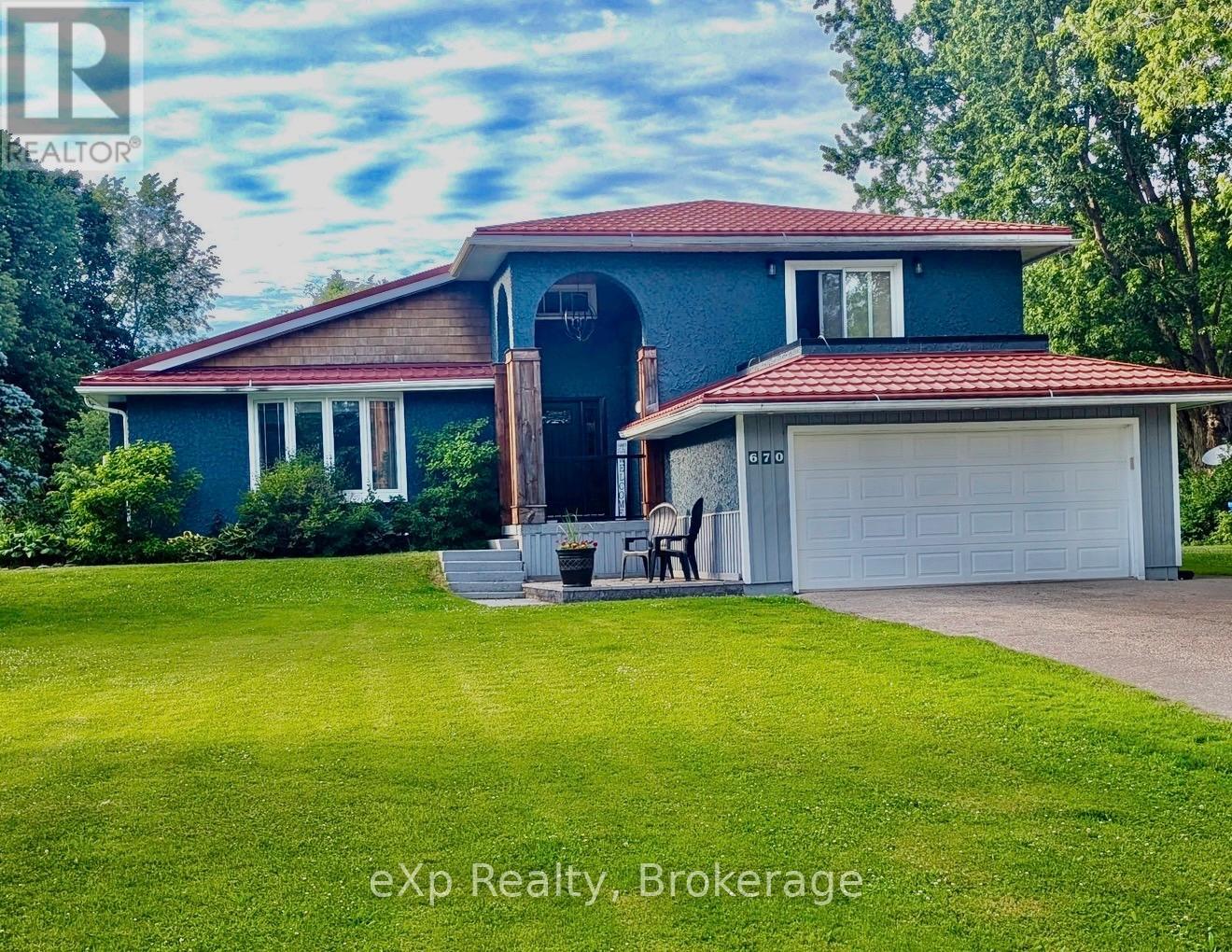 670 JOYNT STREET Property Photo 1