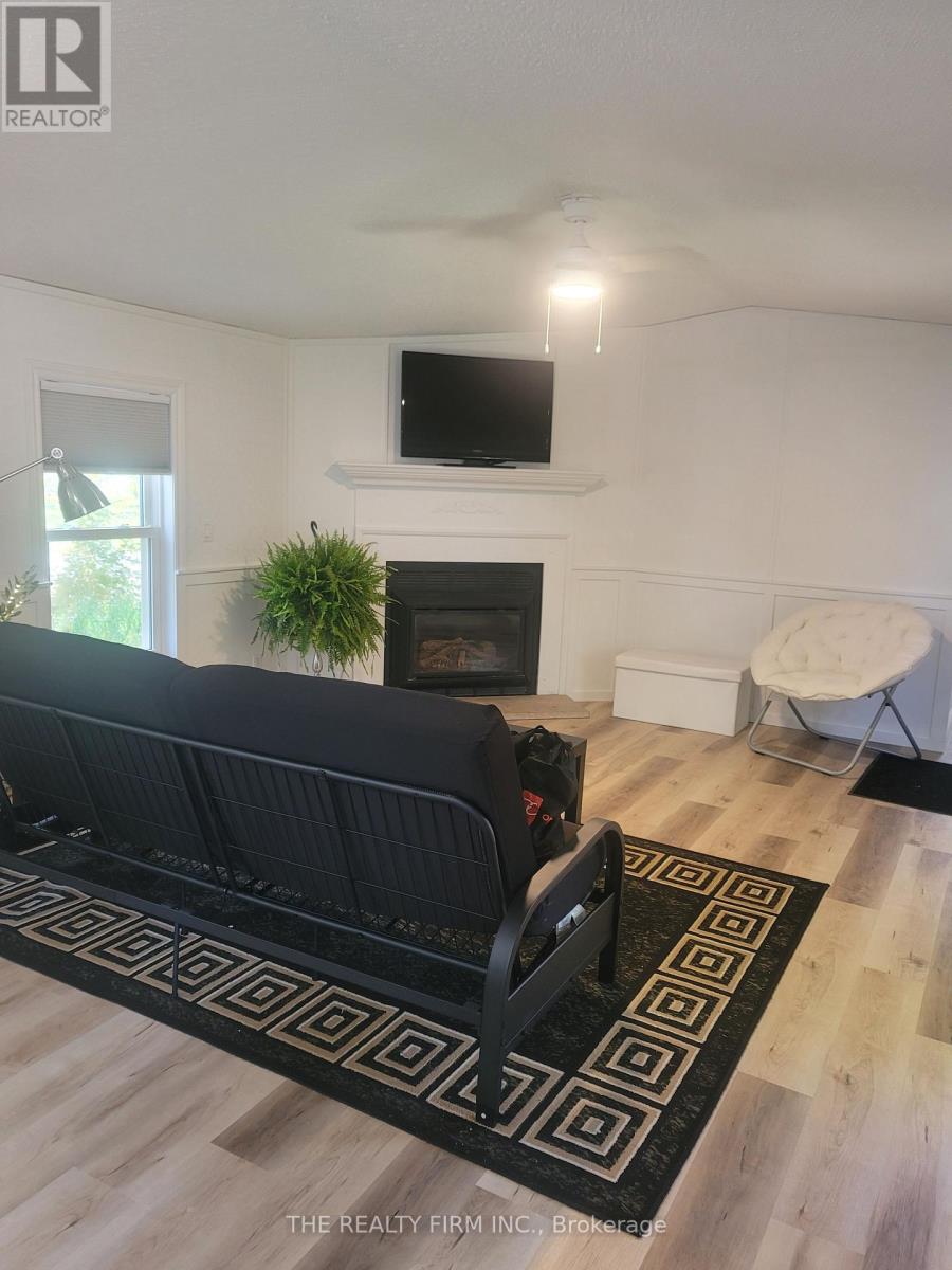 18 - 75049 Hensall Road Property Photo 7