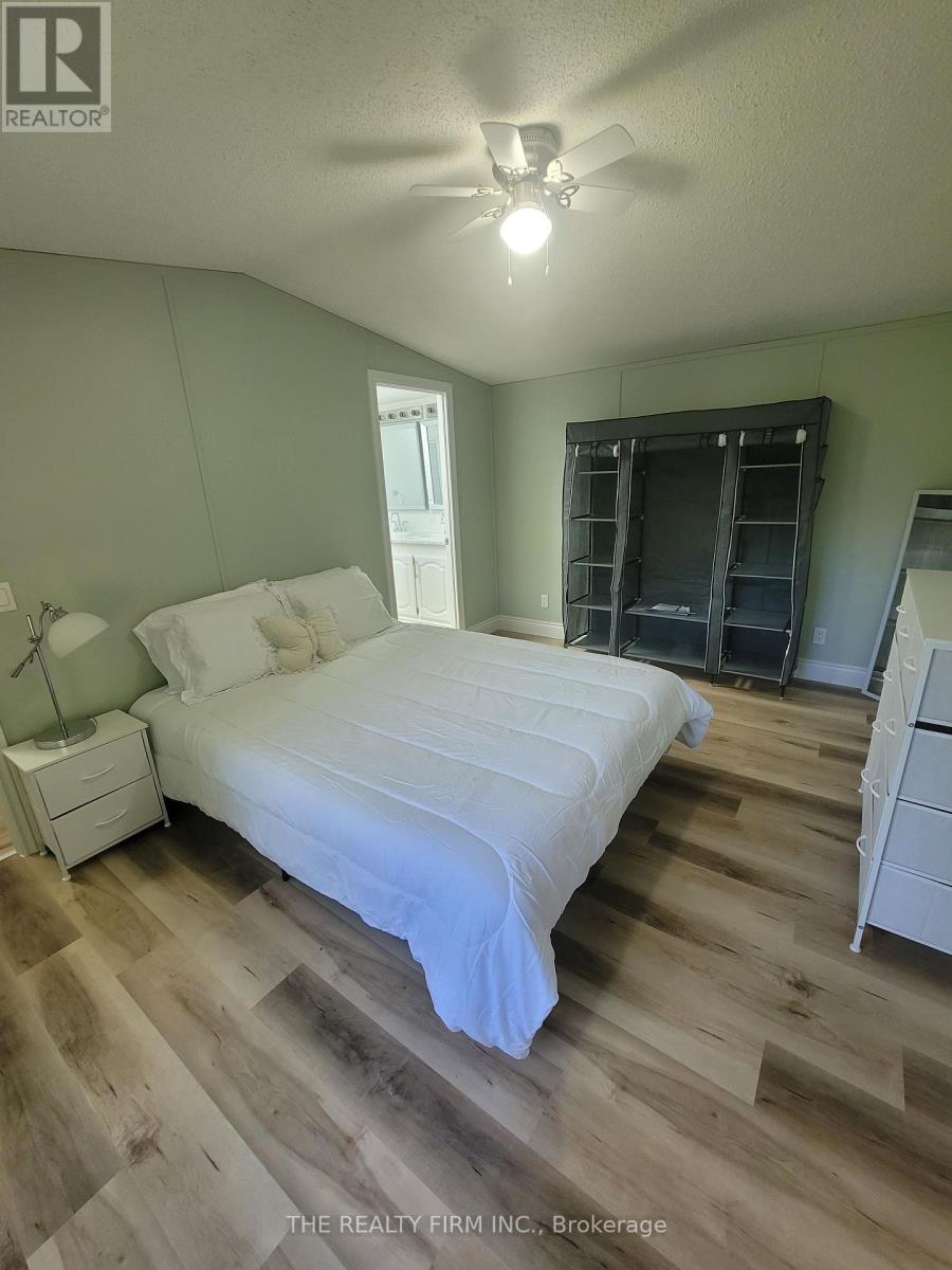 18 - 75049 Hensall Road Property Photo 8