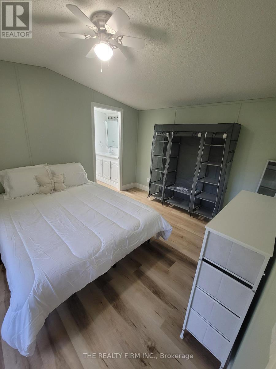 18 - 75049 Hensall Road Property Photo 9