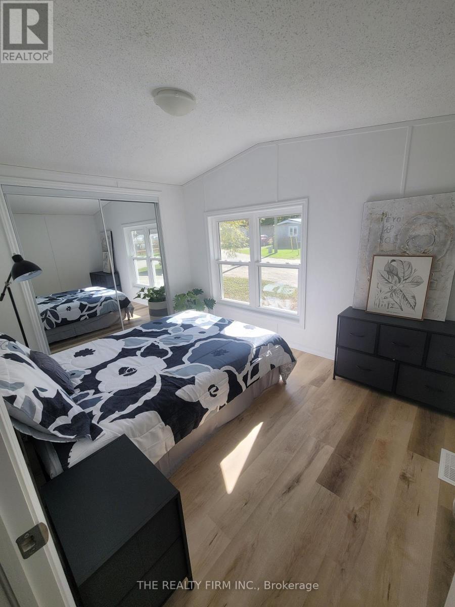 18 - 75049 Hensall Road Property Photo 10