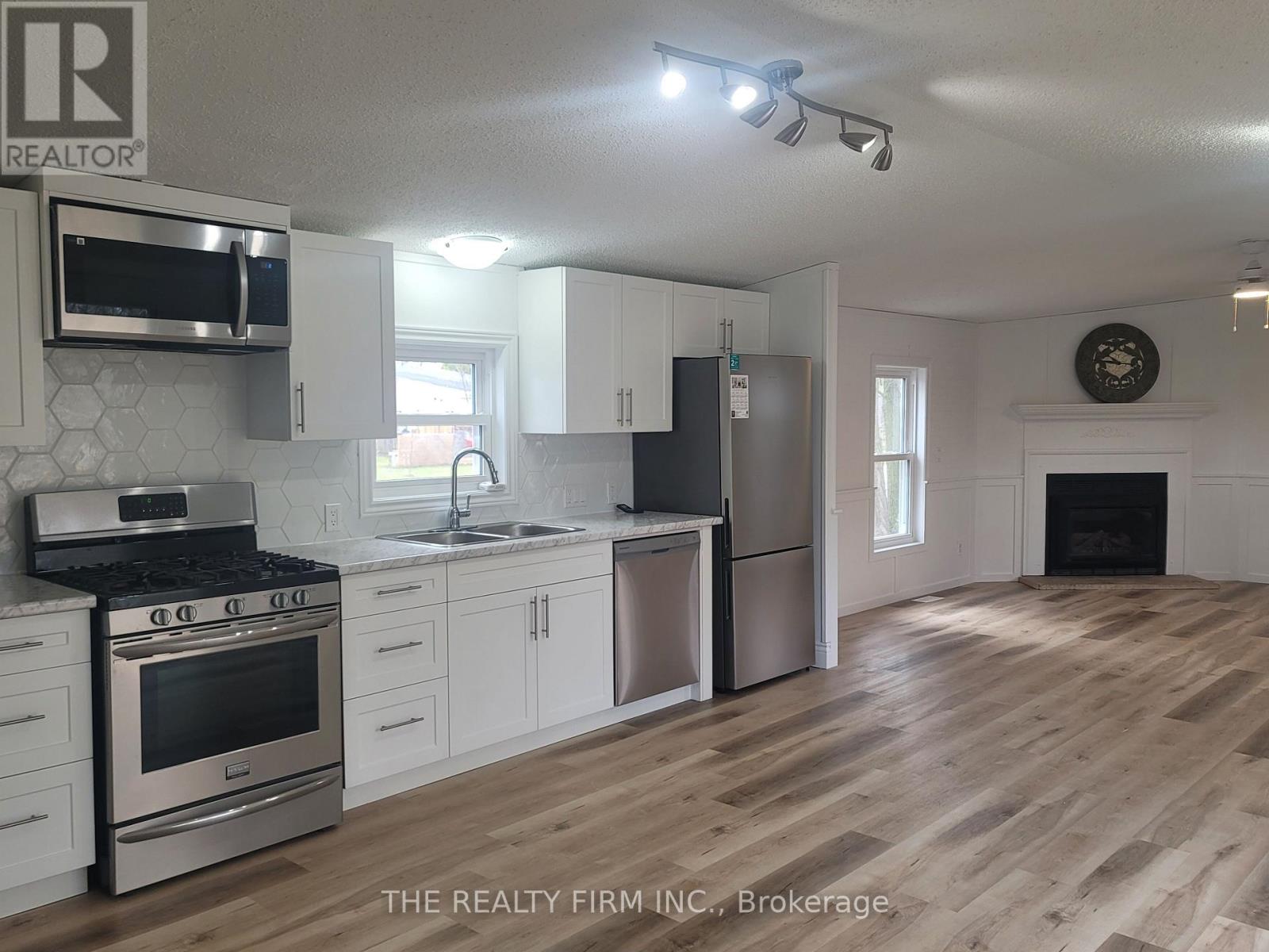 18 - 75049 Hensall Road Property Photo 12