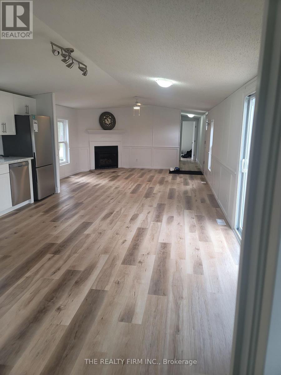 18 - 75049 Hensall Road Property Photo 15