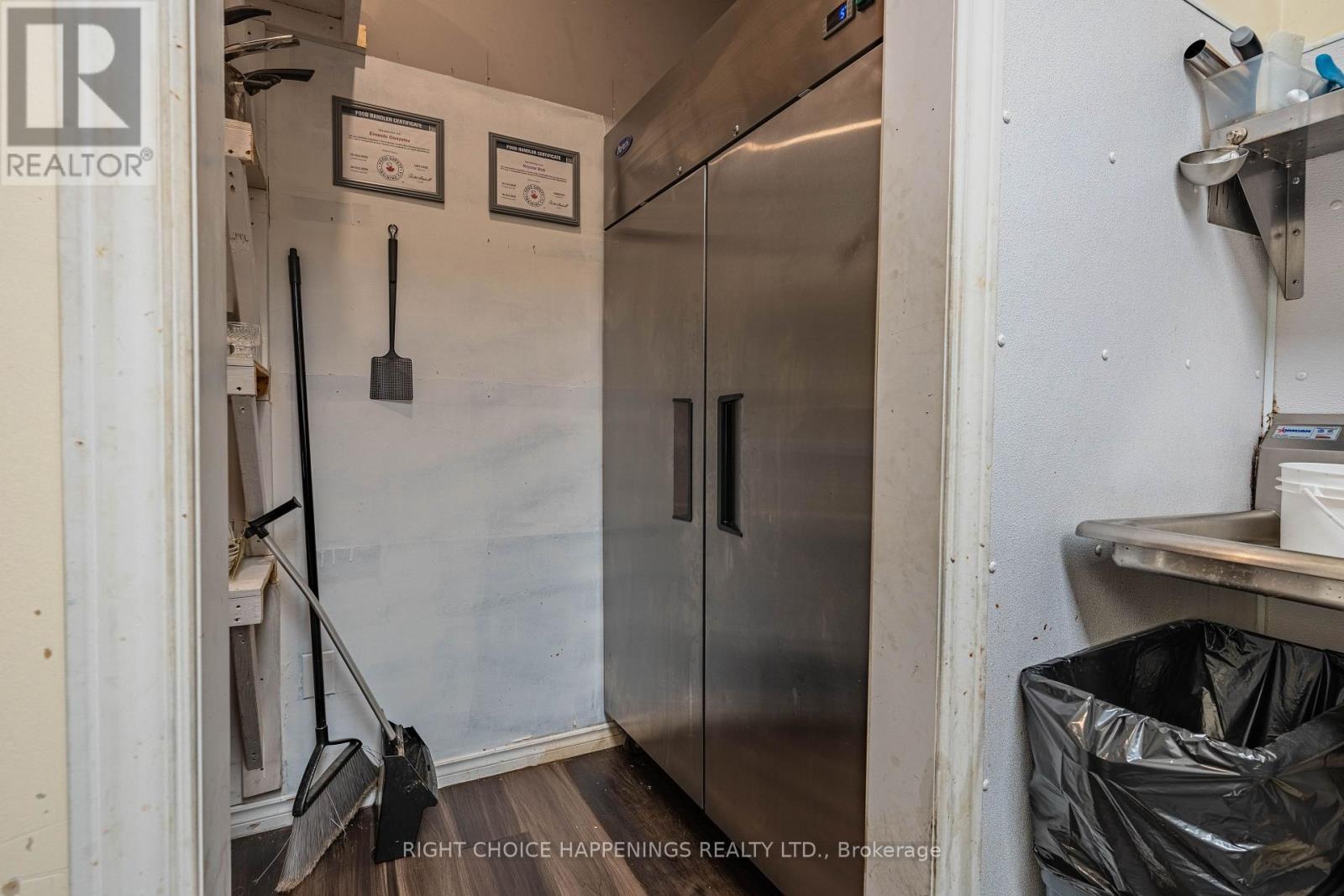 4 - 1161 Pelham Street Property Photo 20