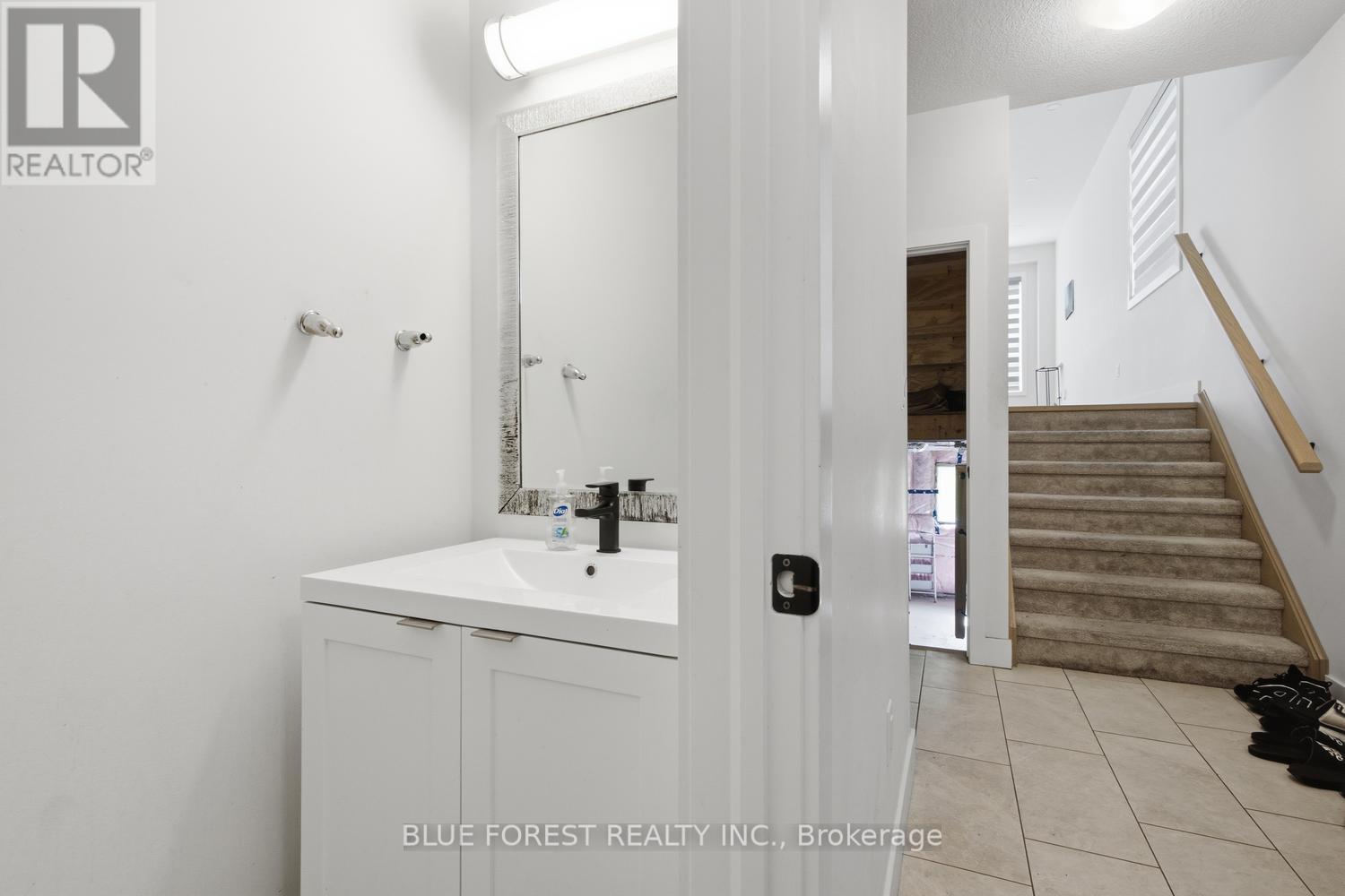 23 Christopher Court Property Photo 6