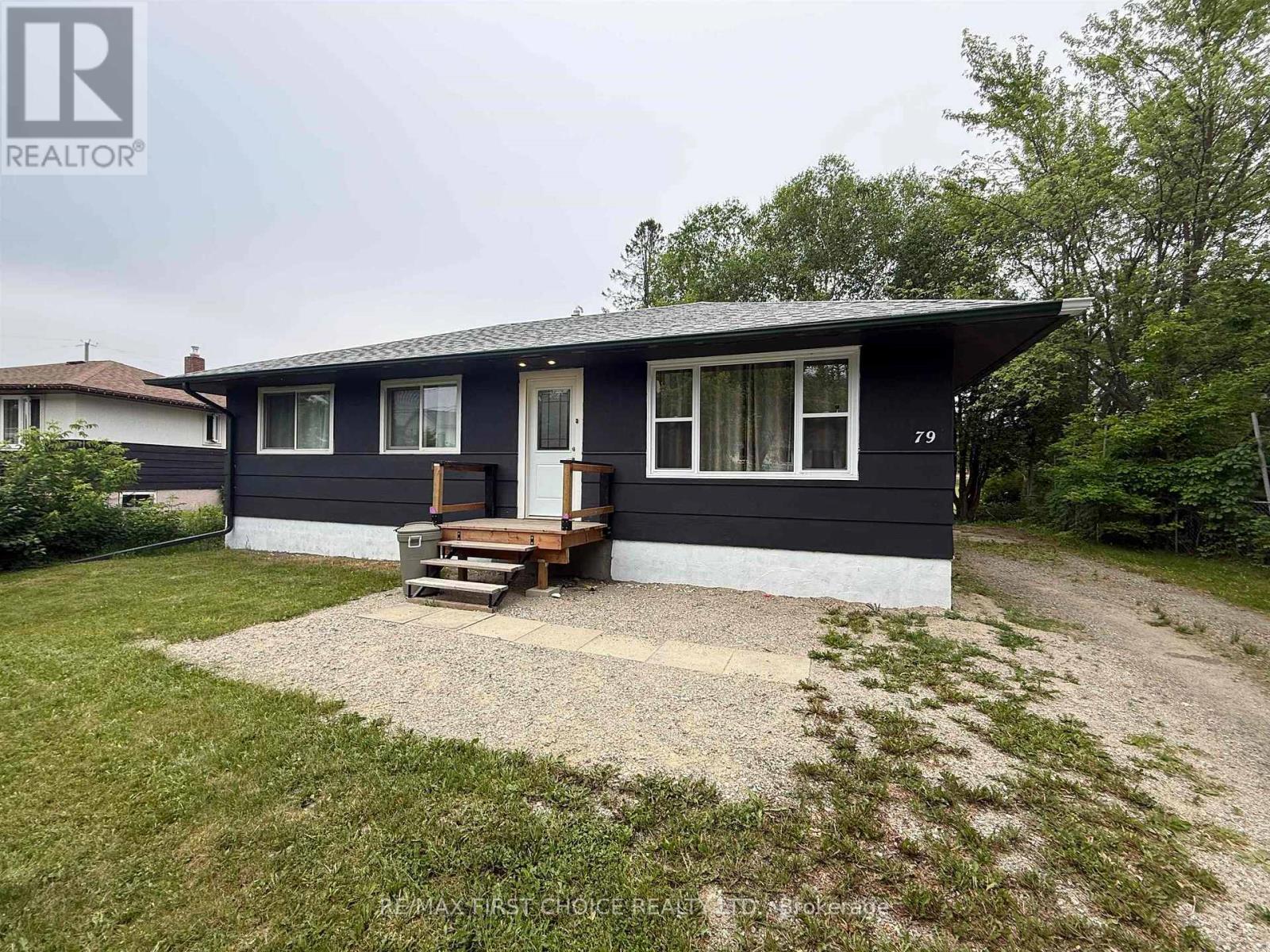 79 Maple Crescent Property Photo 1