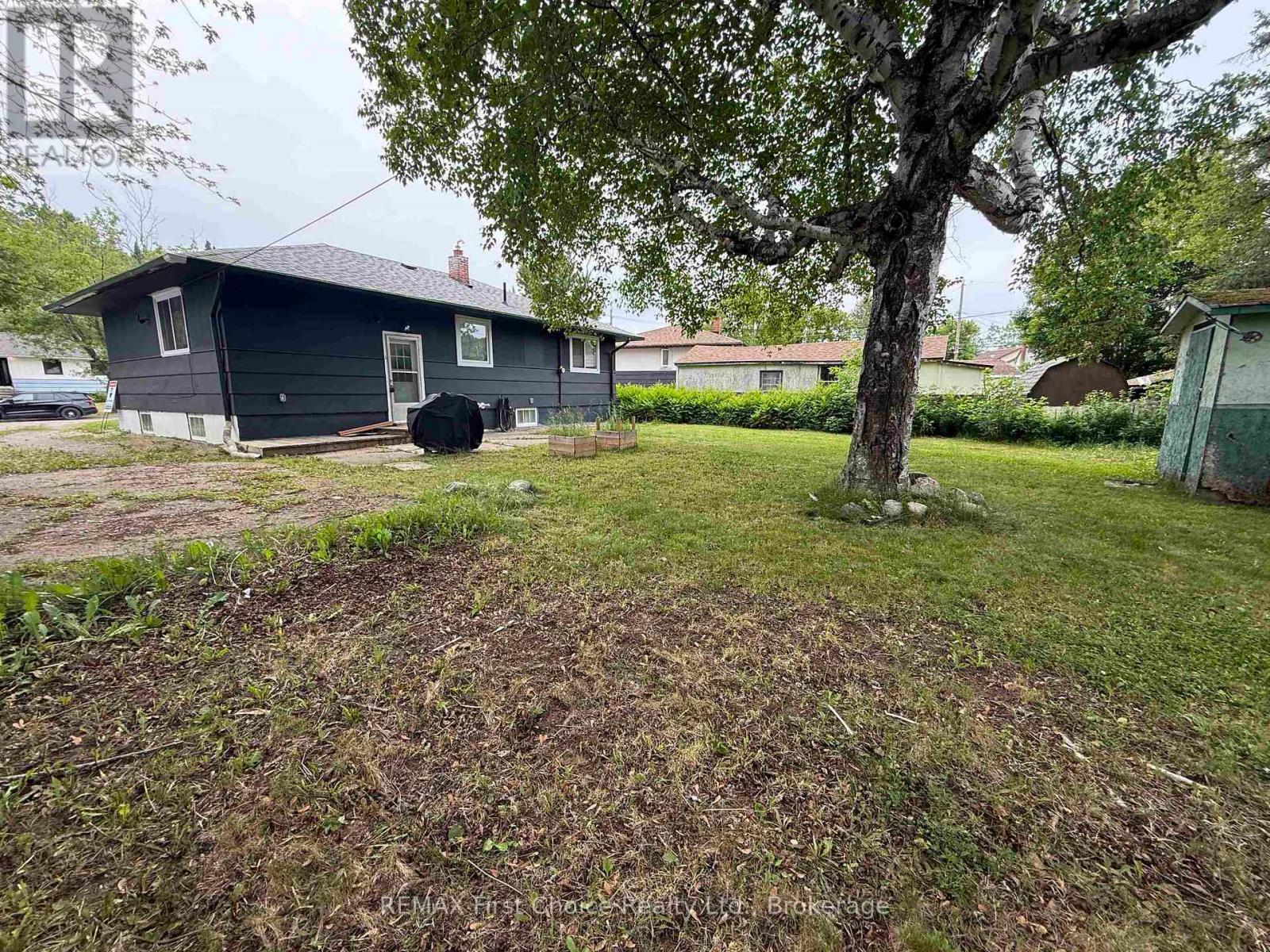 79 Maple Crescent Property Photo 2