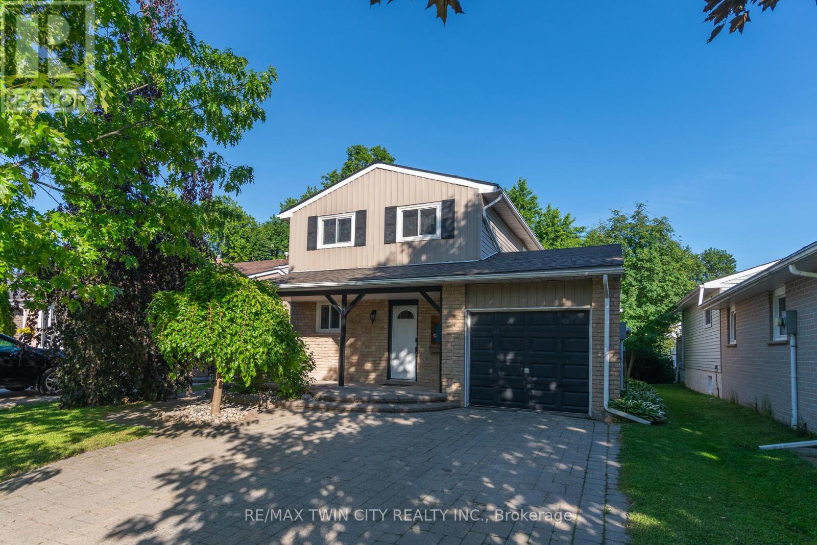 162 Parkside Drive E Property Photo 2