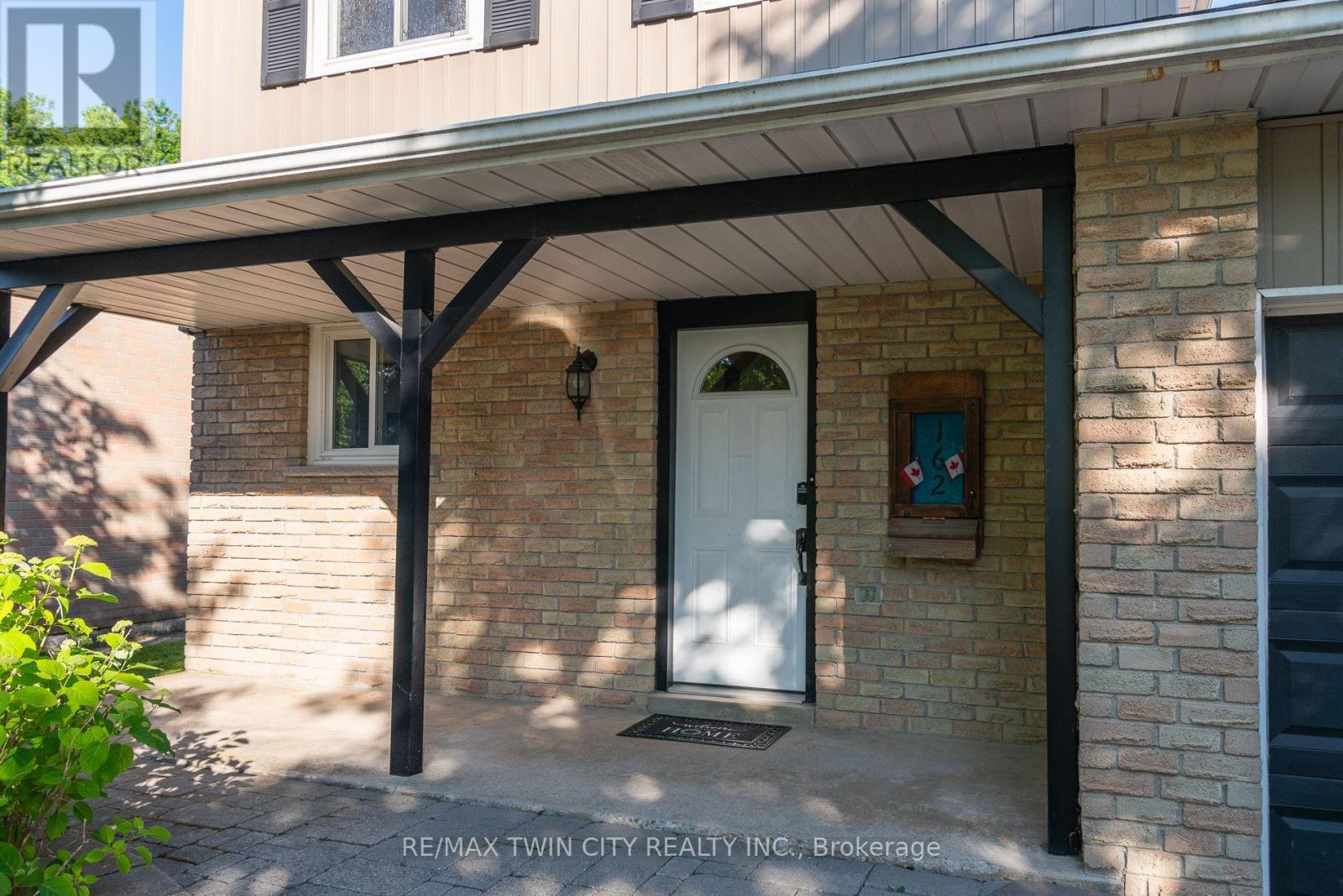 162 Parkside Drive E Property Photo 6