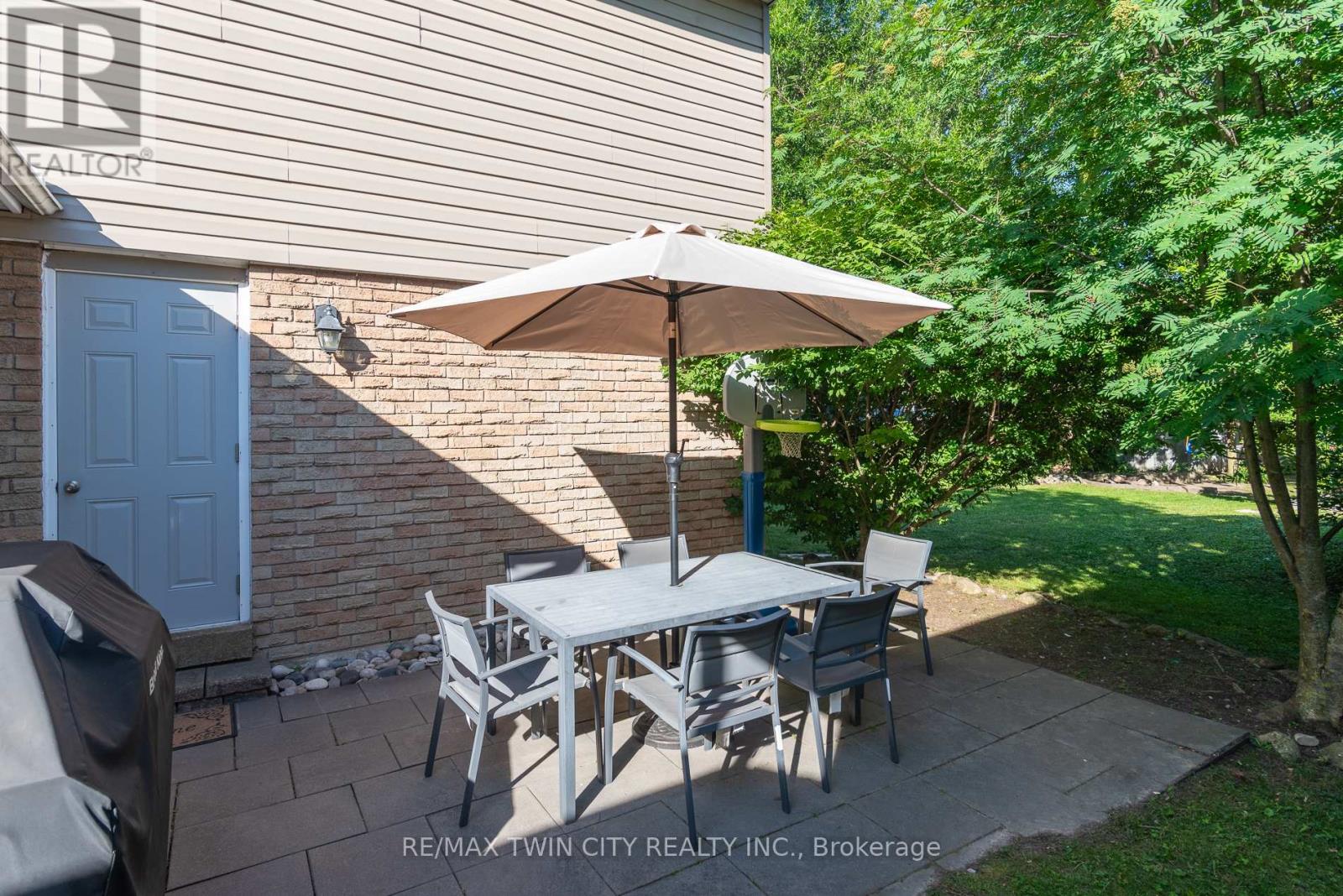 162 Parkside Drive E Property Photo 7