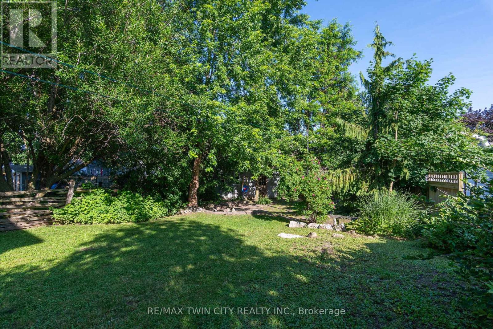 162 Parkside Drive E Property Photo 9