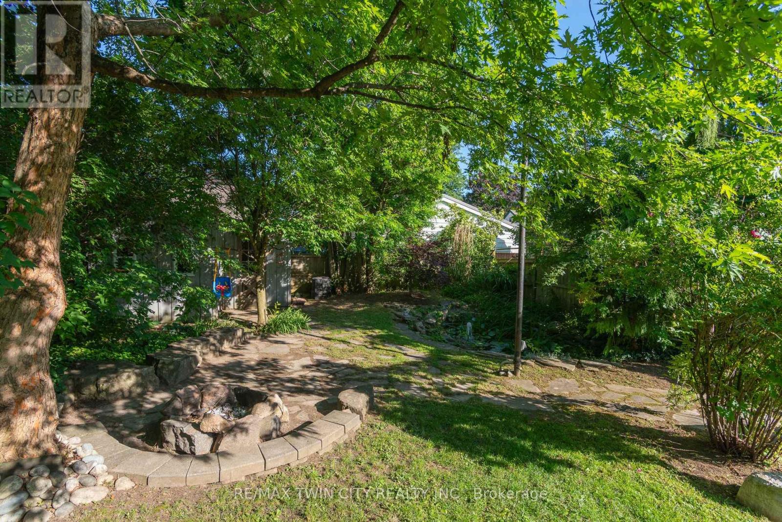162 Parkside Drive E Property Photo 12