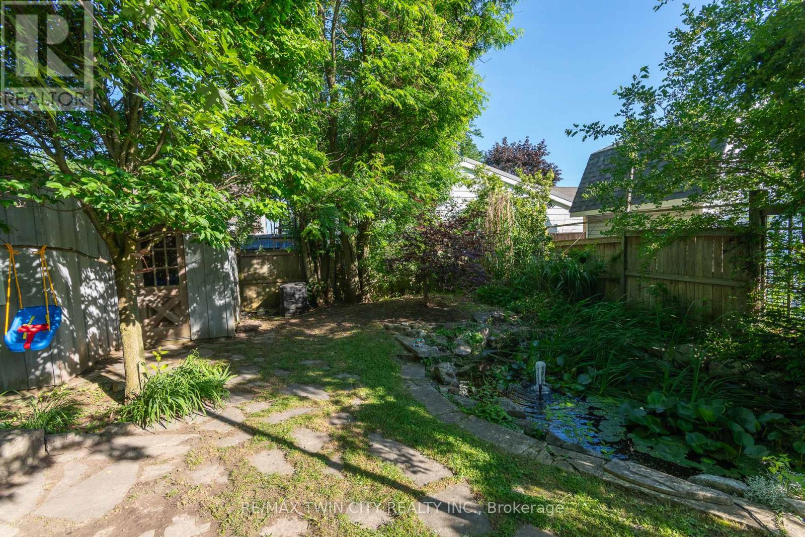 162 Parkside Drive E Property Photo 13