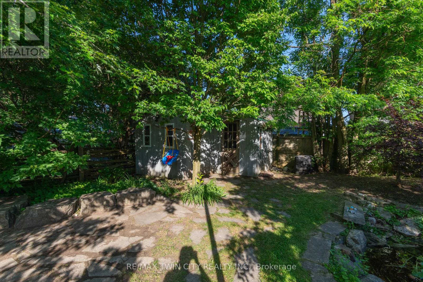 162 Parkside Drive E Property Photo 14