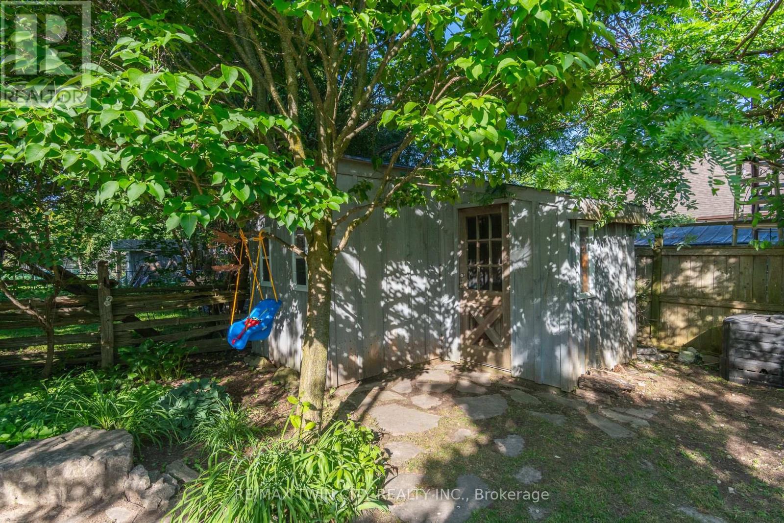 162 Parkside Drive E Property Photo 16