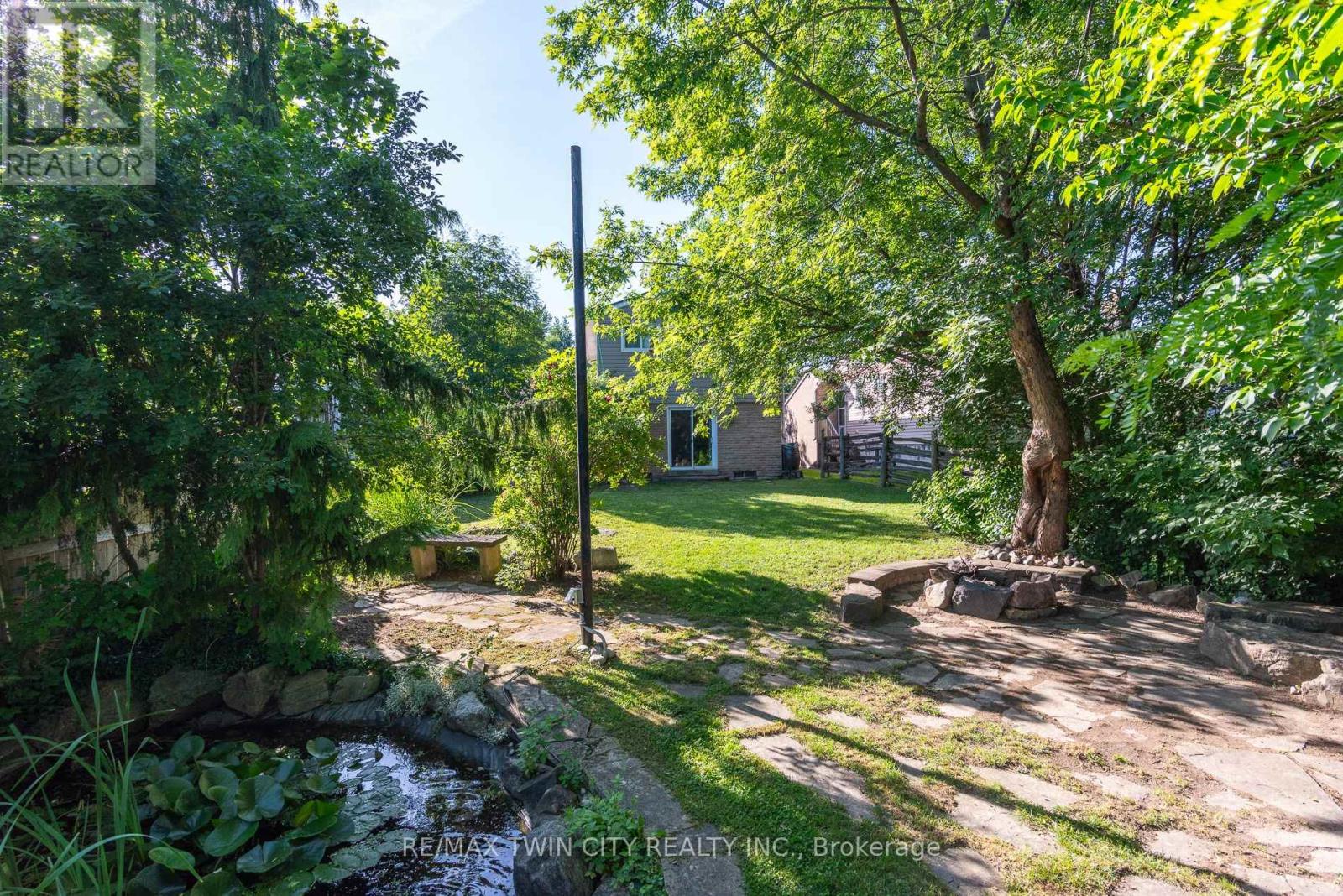 162 Parkside Drive E Property Photo 17
