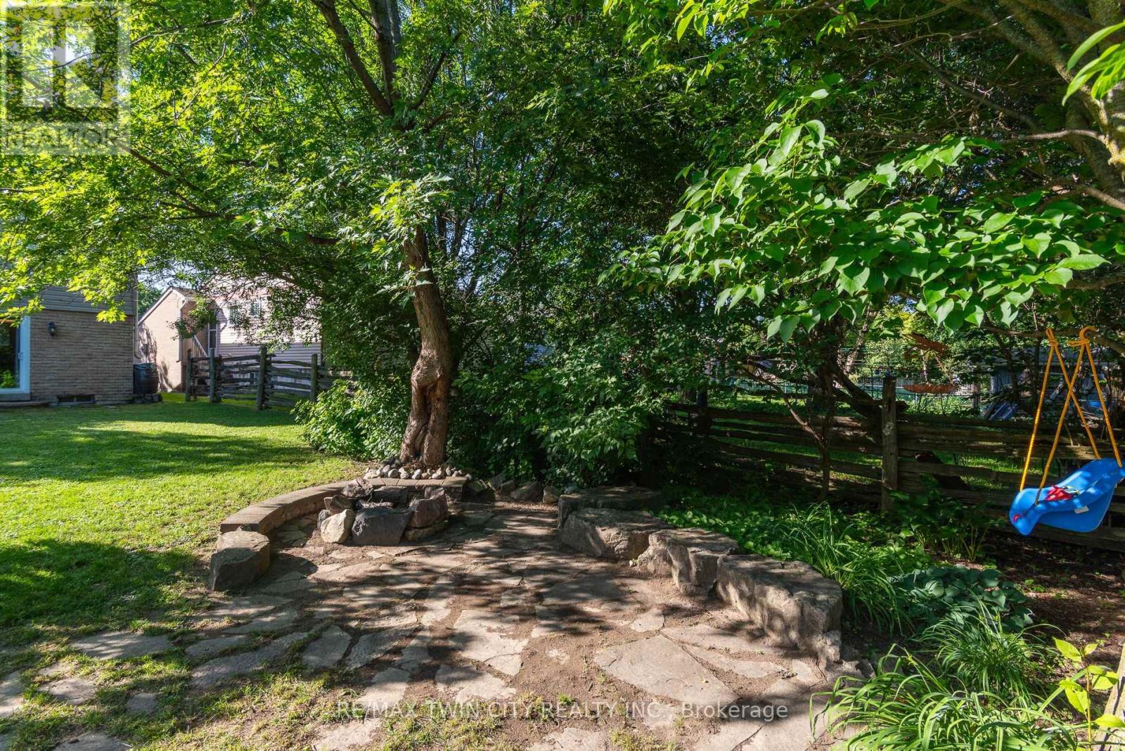 162 Parkside Drive E Property Photo 18