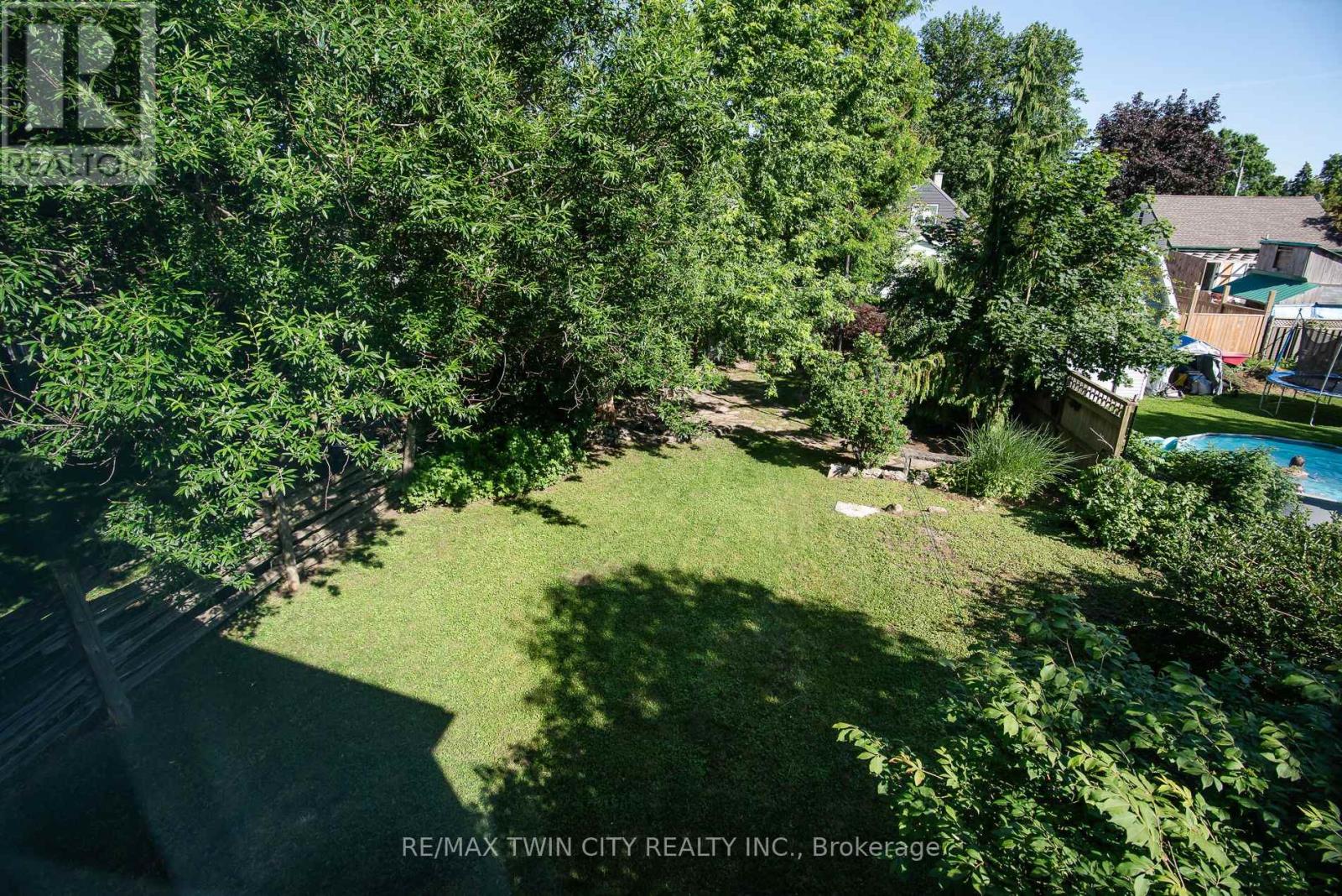 162 Parkside Drive E Property Photo 20