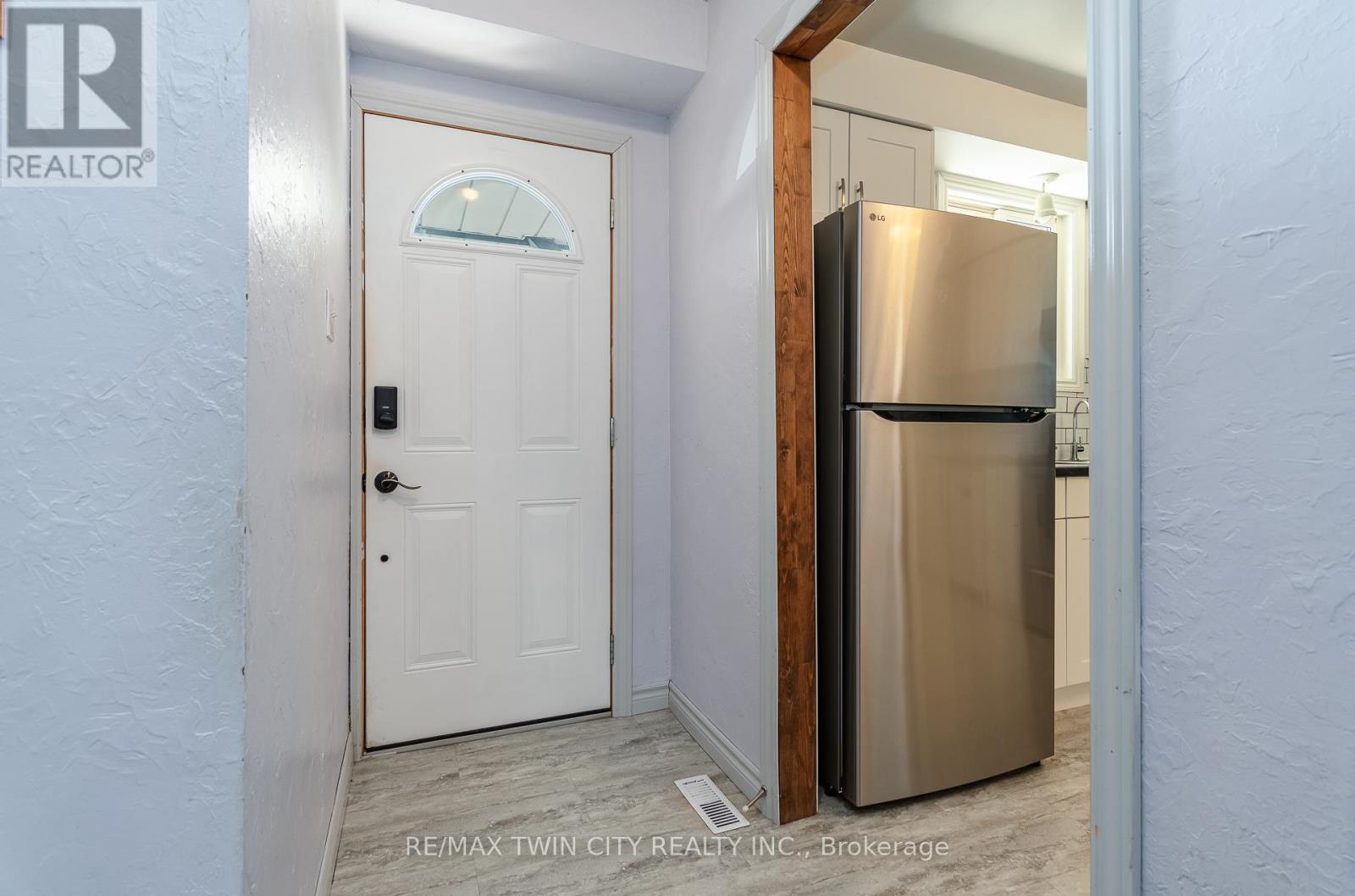 162 Parkside Drive E Property Photo 21