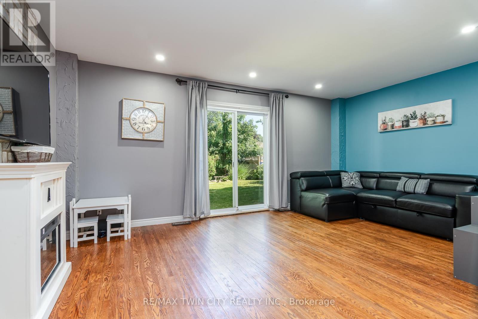 162 Parkside Drive E Property Photo 23